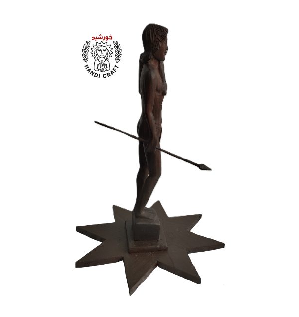 مجسمه چوبی مرد شکارچی